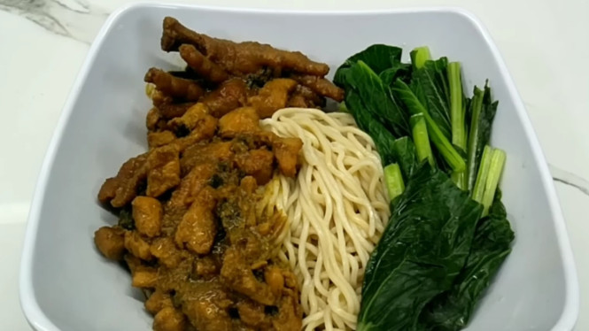 Mie Ayam Banyu Mili: Rasa Harian yang Menggigit Jiwa di Tegalkamulyan